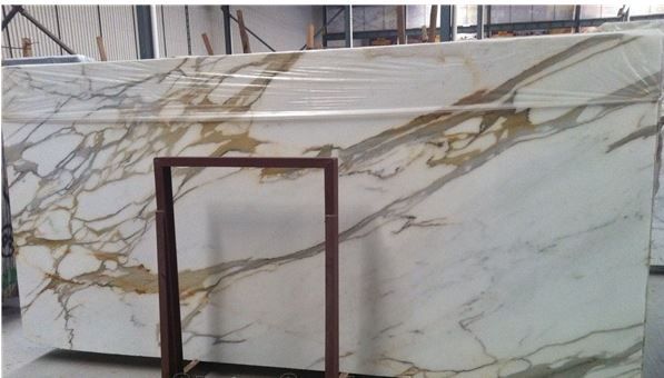 calacatta-gold-marble-slab-for-bathroom48111178288_1663297163016