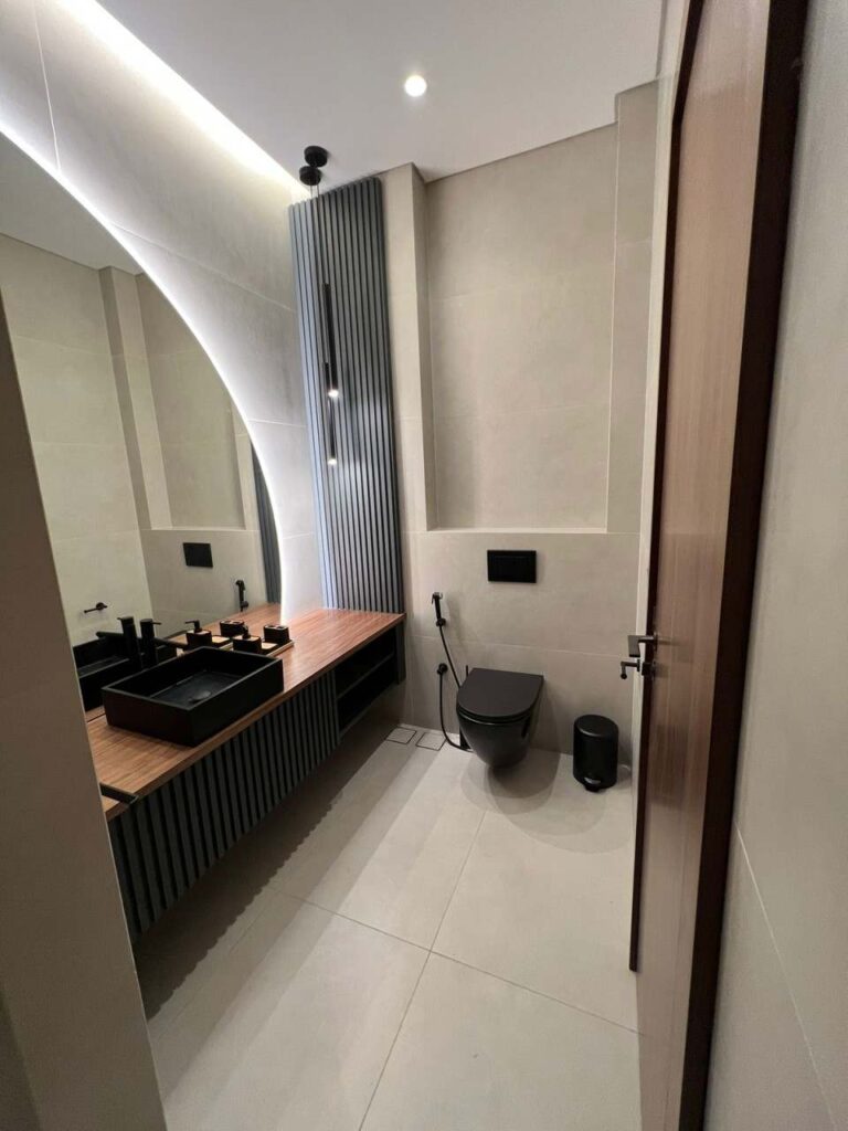 Minimalist Bathroom by Kenan Alasby